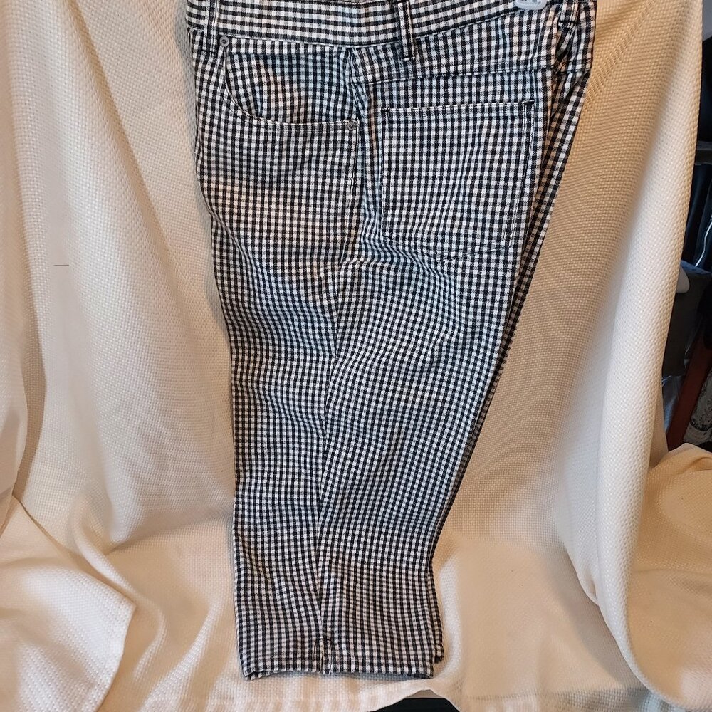BILL BLASS CAPRIS, SIZE 12, BLACK/WHITE MINI CHECK